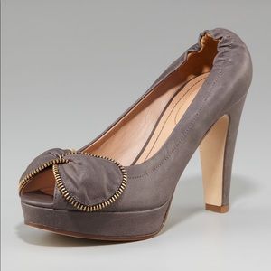 Silver See by Chloé Zipper Bow Trim Pumps